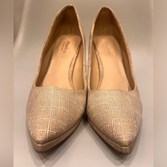 Charles David neutral pump with stack heel - Picture 9 of 9